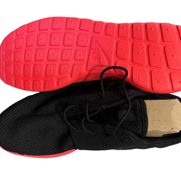 New Nike Roshe Run - Picture 3 of 3